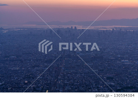 《大阪府》大阪の全景夜景・ぼくらの広場の眺望 130594384