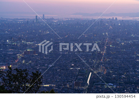 《大阪府》大阪の全景夜景・ぼくらの広場の眺望 《大阪府》大阪の全景夜景・ぼくらの広場の眺望 130594454