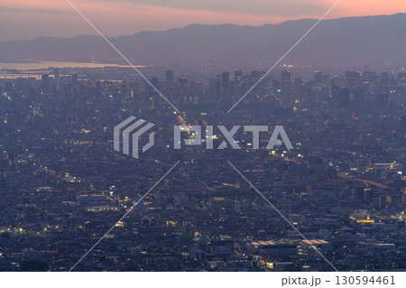 《大阪府》大阪の全景夜景・ぼくらの広場の眺望 130594461