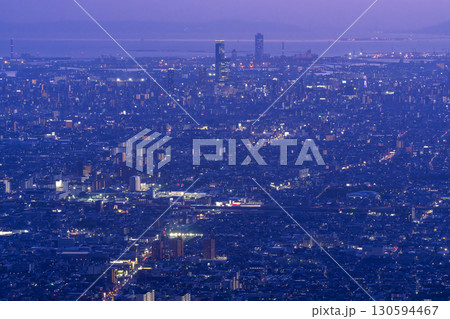 《大阪府》大阪の全景夜景・ぼくらの広場の眺望 130594467