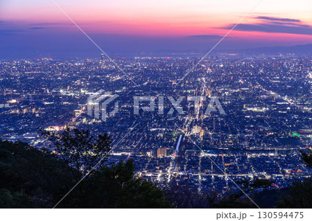 《大阪府》大阪の全景夜景・ぼくらの広場の眺望 130594475