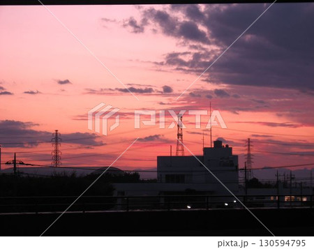 新田庁舎の夕暮れ(2018.9.28) オレンジ色に輝く秋の一日 冬の輝かしい未来は すぐそこに 新田庁舎の夕暮れ(2018.9.28) オレンジ色に輝く秋の一日 冬の輝かしい未来は すぐそこに 130594795
