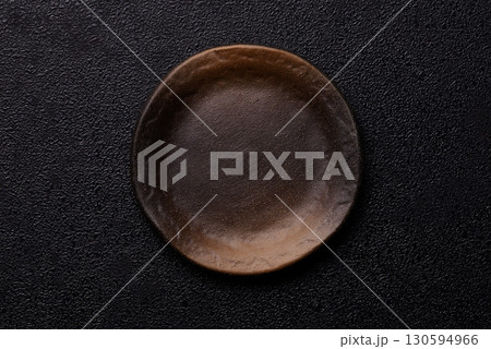 真上から見た和皿　背景素材 130594966