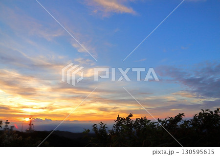 鰐塚山から望む夕景 夕焼け空 電波塔 鰐塚山から望む夕景 夕焼け空 電波塔 130595615