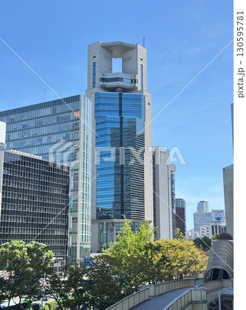 あいおいニッセイ同和損保フェニックスタワー(写真中央。大阪市北区) あいおいニッセイ同和損保フェニックスタワー(写真中央。大阪市北区) 130595781