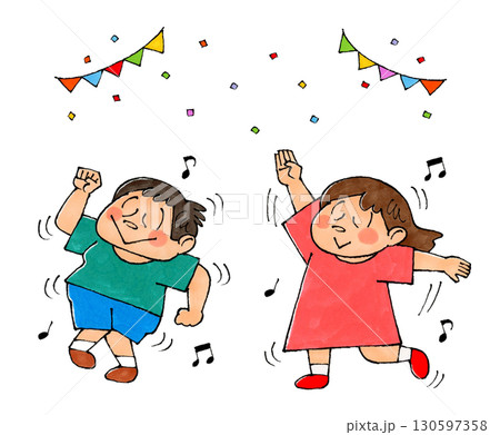 踊る子供 130597358