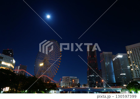 横浜みなみとみらいの夜景 130597399