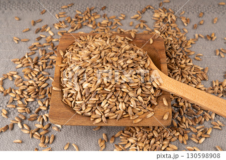 Milk thistle seeds, silybum marianum grains, dry blessed milkthistle fruits, variegated thistle kernels Milk thistle seeds, silybum marianum grains, dry blessed milkthistle fruits, variegated thistle kernels 130598908