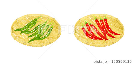竹ざるに乗った青唐辛子＆赤唐辛子　野菜・薬味の手描き水彩イラスト素材 130599139