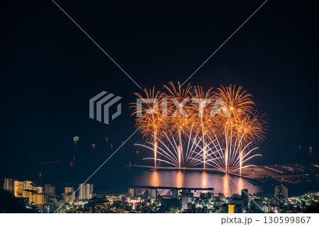 【静岡県】熱海100万ドルの夜景と海上花火 【静岡県】熱海100万ドルの夜景と海上花火 130599867