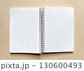 ノートを見開く 130600493