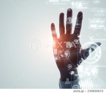 男性の手とデジタルテクノロジー　バナー・広告向けビジュアル 130600633