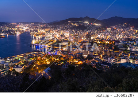 《長崎県》長崎市鍋冠山の夜景・日本三大夜景 《長崎県》長崎市鍋冠山の夜景・日本三大夜景 130602297