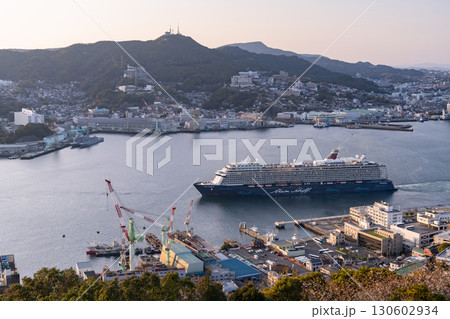 《長崎県》長崎市・鍋冠山の夕景 130602934