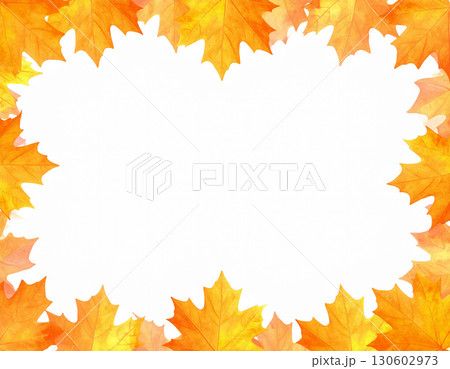 軽やかな水彩の紅葉フレームと秋の空気感 130602973