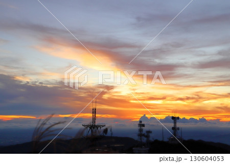 鰐塚山から望む夕景 夕焼け空 電波塔 鰐塚山から望む夕景 夕焼け空 電波塔 130604053