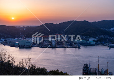 《長崎県》長崎港造船所の夕景・鍋冠山の眺望 《長崎県》長崎港造船所の夕景・鍋冠山の眺望 130604569