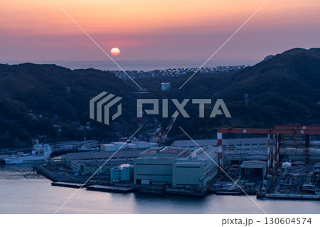《長崎県》長崎港造船所の夕景・鍋冠山の眺望 《長崎県》長崎港造船所の夕景・鍋冠山の眺望 130604574
