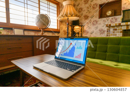 レトロ部屋で仕事 レトロ部屋で仕事 130604857