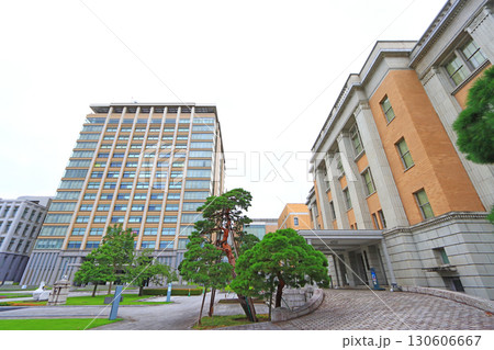 栃木県宇都宮市、栃木県庁本庁舎と昭和館の風景 栃木県宇都宮市、栃木県庁本庁舎と昭和館の風景 130606667
