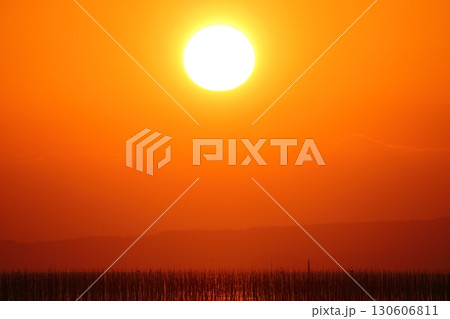 大牟田市 有明海 海苔畑 元旦の夕暮れ、 大牟田市 有明海 海苔畑 元旦の夕暮れ、 130606811