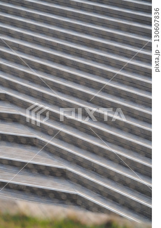 階段のある風景　休日にはにぎわう横浜のあの場所 130607836