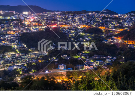 《長崎県》長崎市住宅街の夜景・鍋冠山の眺望 130608067