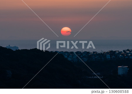 《長崎県》長崎湾の夕景・鍋冠山の眺望 《長崎県》長崎湾の夕景・鍋冠山の眺望 130608588