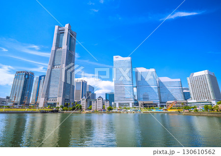 日本の横浜都市景観9月6日。横浜ランドマークタワーなど横浜の街を望む 日本の横浜都市景観9月6日。横浜ランドマークタワーなど横浜の街を望む 130610562