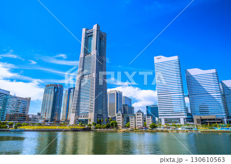 日本の横浜都市景観9月6日。横浜ランドマークタワーなど横浜の街を望む 日本の横浜都市景観9月6日。横浜ランドマークタワーなど横浜の街を望む 130610563