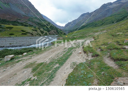 キルギス_ドングルメ川-ジュク湖 130610565