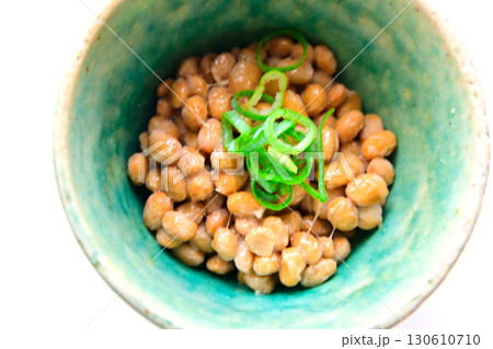 納豆に薬味のネギ 130610710