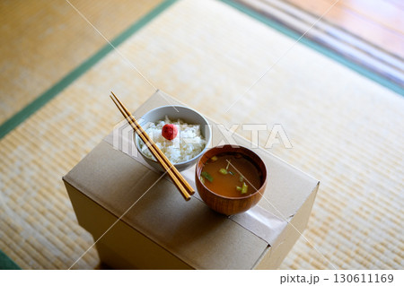 ひもじい食事 130611169