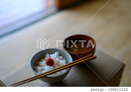 ひもじい食事 ひもじい食事 130611328