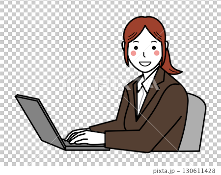 茶色のスーツ。顔が正面向きの横から見たパソコンを操作する女性。その2 茶色のスーツ。顔が正面向きの横から見たパソコンを操作する女性。その2 130611428