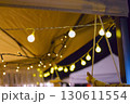 夜のマーケットのイルミネーション 130611554