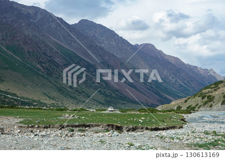 キルギス_ジュク川沿いのトレイル 130613169