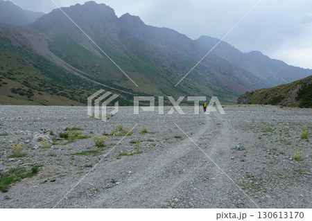 キルギス_ジュク川沿いのトレイル 130613170