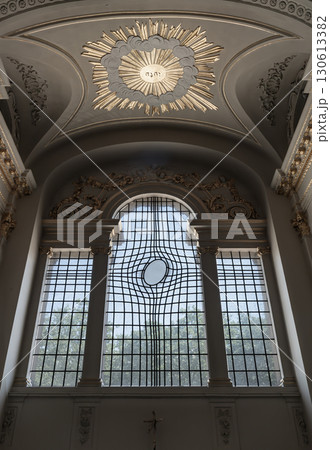 Architecture interior of St Martin-in-the-Fields is Neoclassical style. 130613382