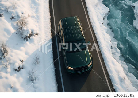 雪と氷に映える緑のクロスカントリー真俯瞰疾走「AI生成画像」 130613395