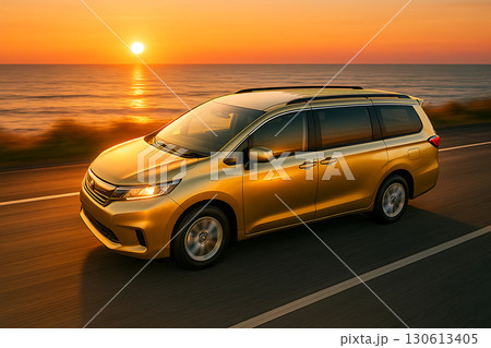 海辺の水平線を背景に光を放つゴールドミニバン「AI生成画像」 130613405