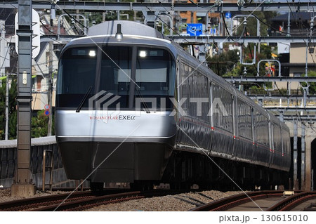 【小田急】30000形 特急「さがみ」〜EXEα〜(小田原線:梅ヶ丘駅) 【小田急】30000形 特急「さがみ」〜EXEα〜(小田原線:梅ヶ丘駅) 130615010