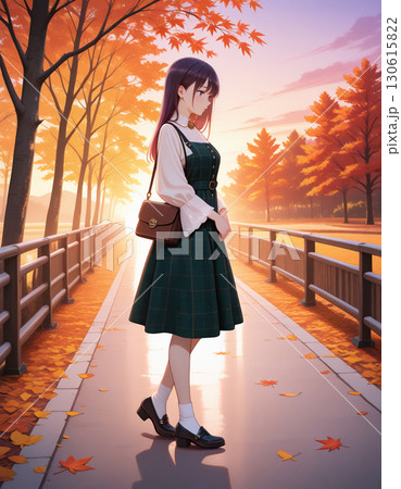 紅葉並木を散歩する、穏やかな笑顔の女性 130615822
