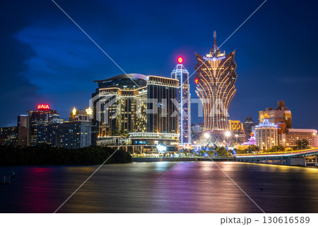マカオの夜景 130616589