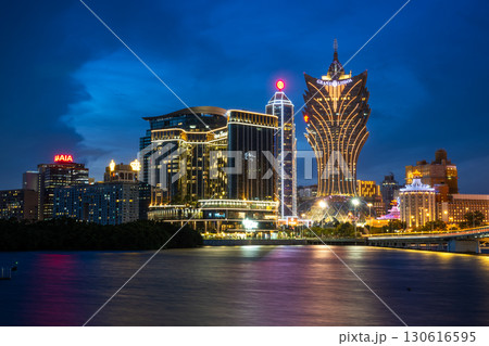 マカオの夜景 130616595