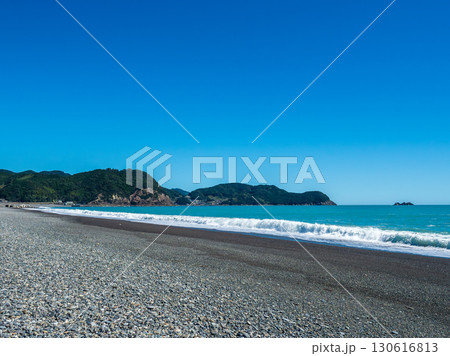 三重県熊野市・七里御浜海岸の風景 130616813