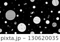 星や銀河が広がる宇宙デザインのモノクロシームレスパターン 130620035