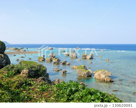 宮古島の風景　東平安名岬　海岸線の美しい岩　（沖縄県） 130620091