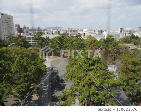 城の西に広がる緑と街 ― 小倉の都市と自然の重なり 130621676