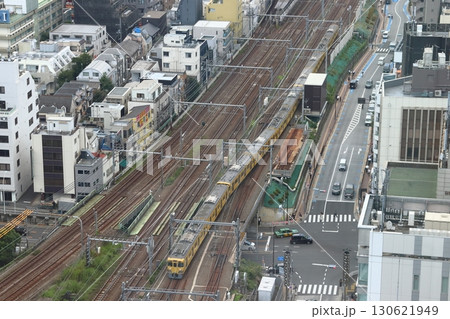 新宿区内を行く西武新宿線旧2000系電車 130621949